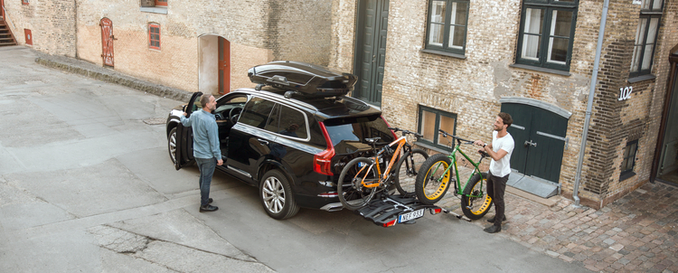 Loading bikes using the Thule EasyFold XT ramp