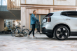 Lifting Thule OutPace onto car tow bar